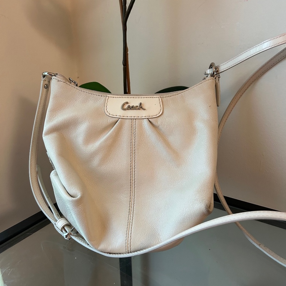 Coach Authentic Vintage White Leather Crossbody With Cursive Logo